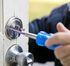 City Locksmith Store North Miami, FL 305-894-5982 - 12-Changing-Locks
