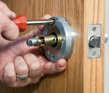 City Locksmith Store North Miami, FL 305-894-5982 City Locksmith Store North Miami, FL 305-894-5982 - 13-New-Locks-Installation